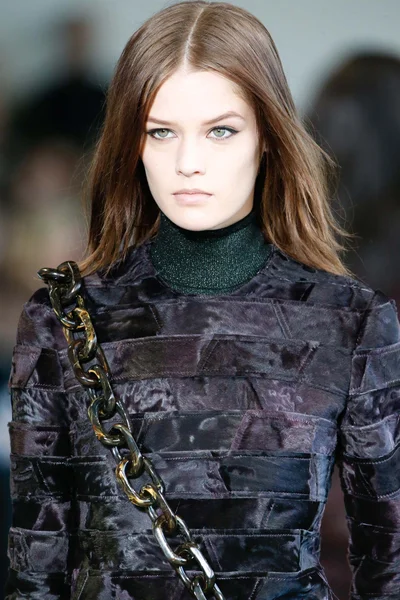 Look 30